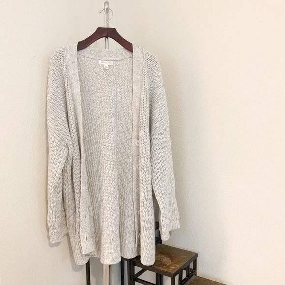 Oversize Knit Cardigan. - Picture 2 of 5